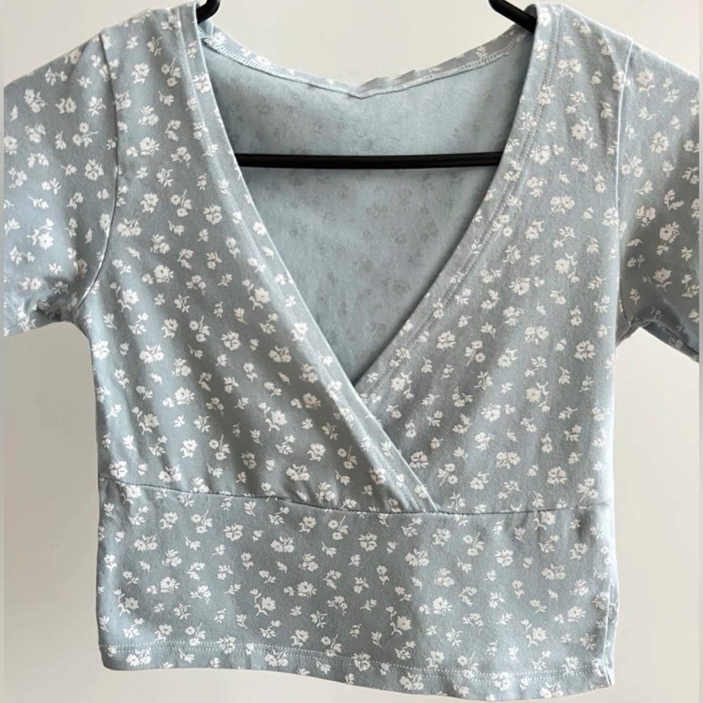 Floral V-Neck Crop Top